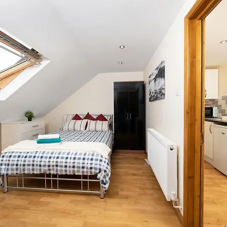 S6 Ensuite Loft Studio Space